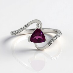 Anello in argento con Rodolite di Naktamunda