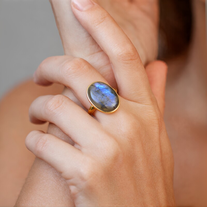 Anillo en plata con Labradorita