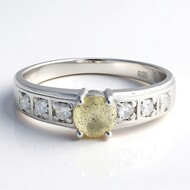 Anillo en plata con Espectrolita