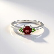Anillo en plata con Granate de Mozambique
