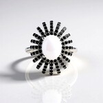 Anello in argento con Pietra di Luna Arcobaleno