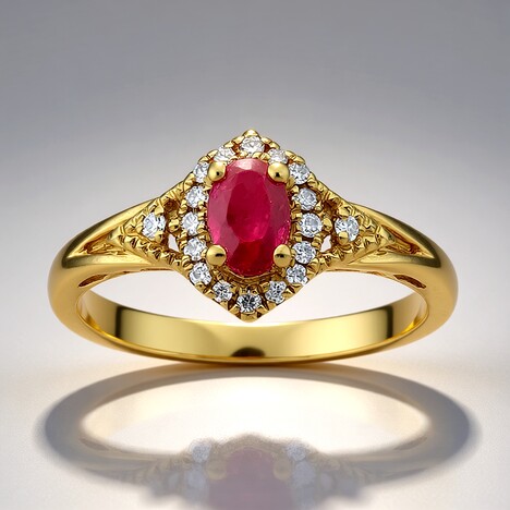 Anello in oro con Rubino Mozambico AAA