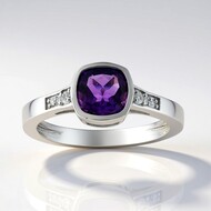 Anello in argento con Ametista Siberiana