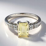 Anello placcato in platino con Kunzite Canarino