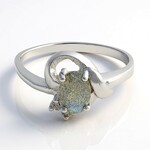 Anello in argento con Labradorite