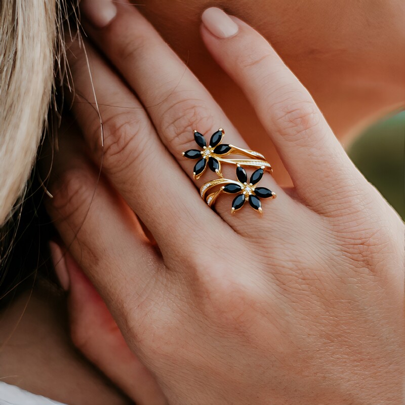 Zilveren ring met zwarte saffieren
