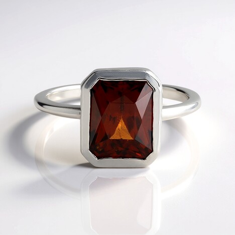Anello in oro con Granato Essonite
