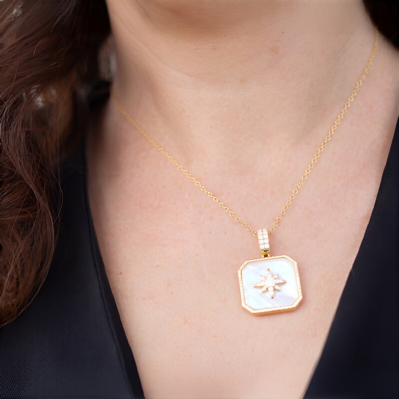 Collana in oro con Madreperla (CIRARI)