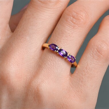 Purpurfarbener Ceylon-Saphir-Goldring