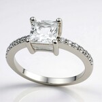 Anello in argento con Danburite