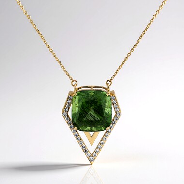 Collar en oro con Peridoto con inclusión de ludwigita (de Melo)
