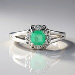 Anello in argento con Smeraldo Russo (Adela Silber)