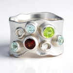 Anello in argento con Gemme