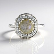 Zilveren ring met een roze Minary labradoriet