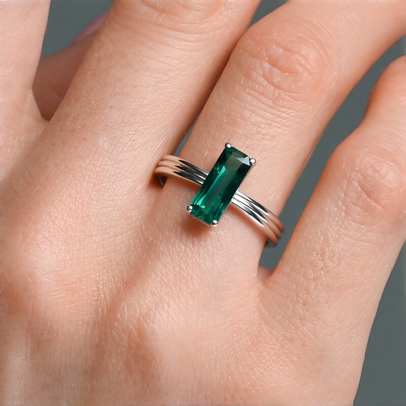 Bague en or et Tourmaline verte de Benedito (Adela Gold)