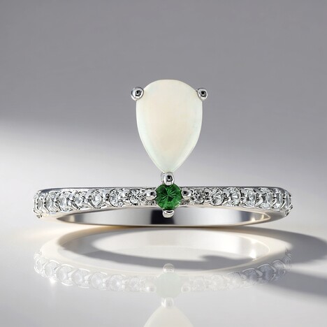 Anello in argento con Opale Bianco