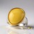 Anello in argento con Ambra Milky Baltica (dagen)