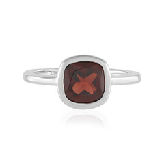 Zilveren ring met een Mozambique granaat