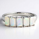 Anello in argento con Opale di Welo