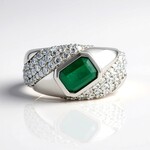 Zilveren ring met een Colombiaanse smaragd (de Melo)
