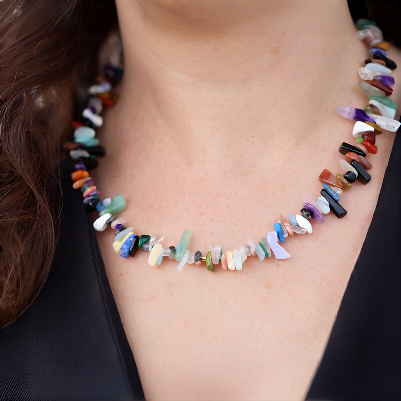 Zilveren halsketting met witte kwartskristallen (Riya)