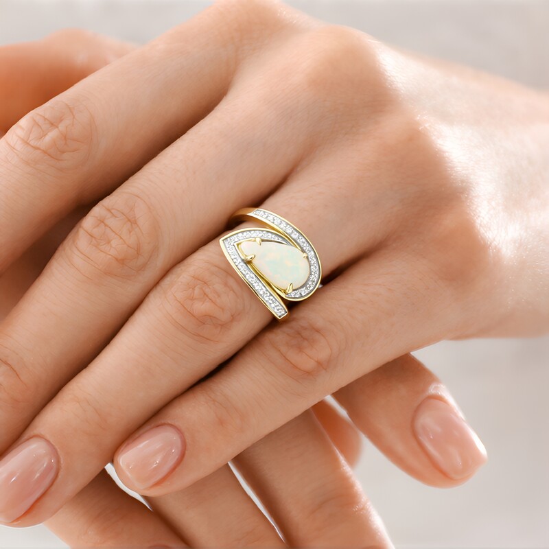 Brasilianischer Weißer Opal-Goldring