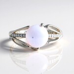 Zilveren ring met een regenboog maansteen (de Melo)