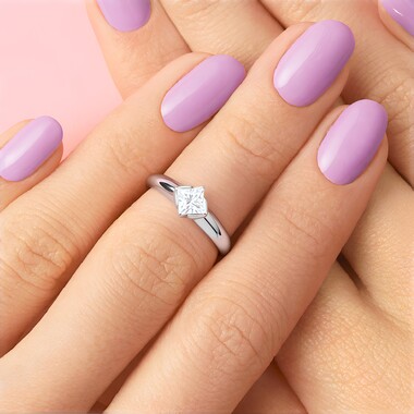 Anello in argento con Zircone
