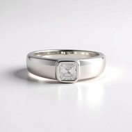 Anillo en plata con Zircón