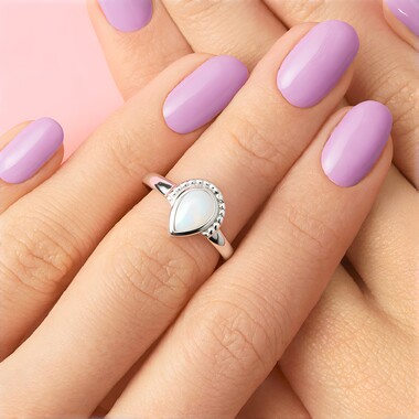 Anello in argento con Opale Bianco
