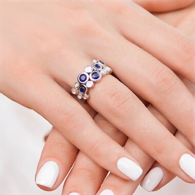 Anillo en plata con Iolita