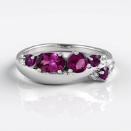 Anillo en plata con Granate Magenta