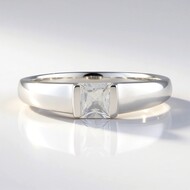 Anillo en plata con Zircón