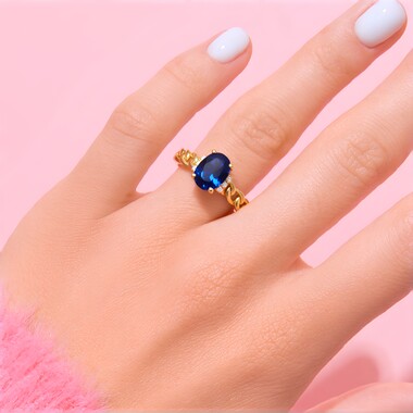 Anillo en oro con Topacio azul de Londres