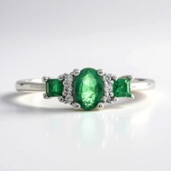 Gouden ring met een AAA Zambia smaragd