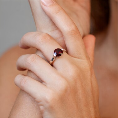 Anillo en plata con Granate de la India
