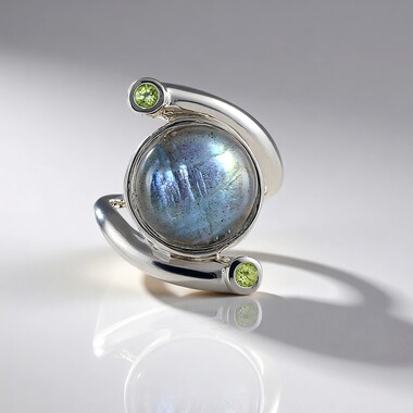 Anello in argento con Labradorite Verde Maniry (KM by Juwelo)
