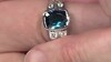 Zilveren ring met een Londen-blauwe topaas (de Melo Essence)