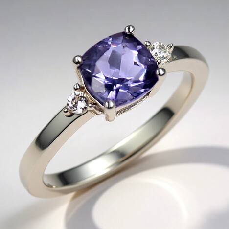 Anello in argento con Quarzo Mirtillo