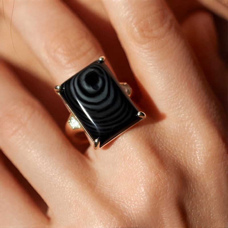 Zilveren ring met een Psilomelaan