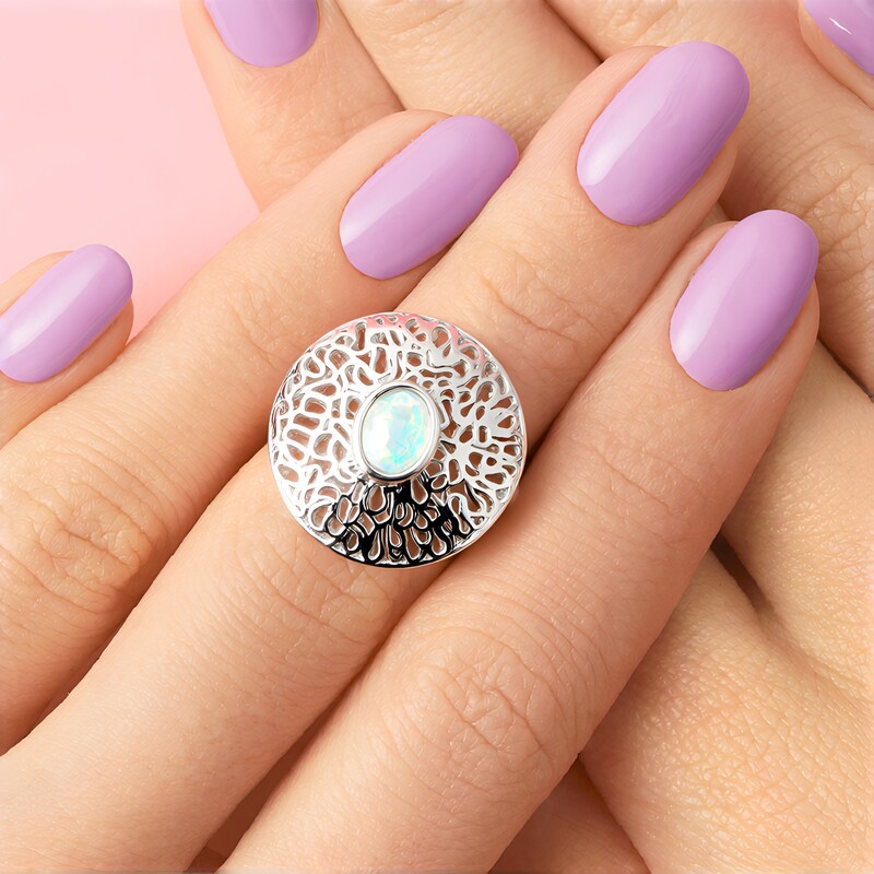 Zilveren ring met een Welo-opaal (MONOSONO COLLECTION)