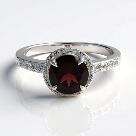 Anello in argento con Granato Mozambico