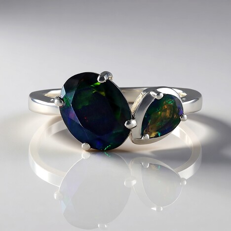 Anello in argento con Opale Mezezo