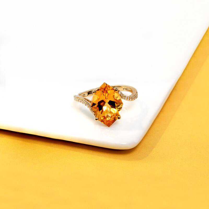 Anillo en oro con Citrino