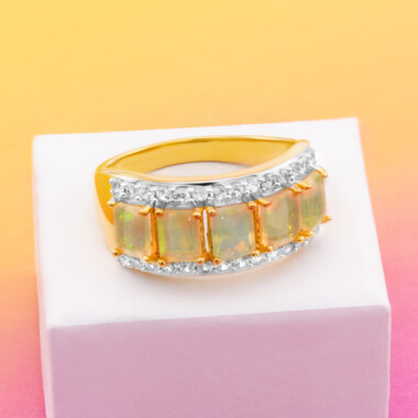 Anello in argento con Opale di Welo