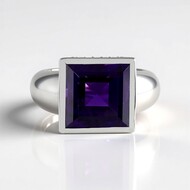 Zilveren ring met een Zambia-amethist (de Melo Essence)