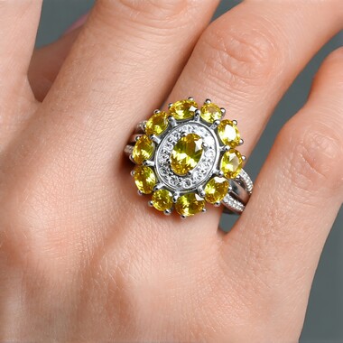 Anillo en plata con Esfena