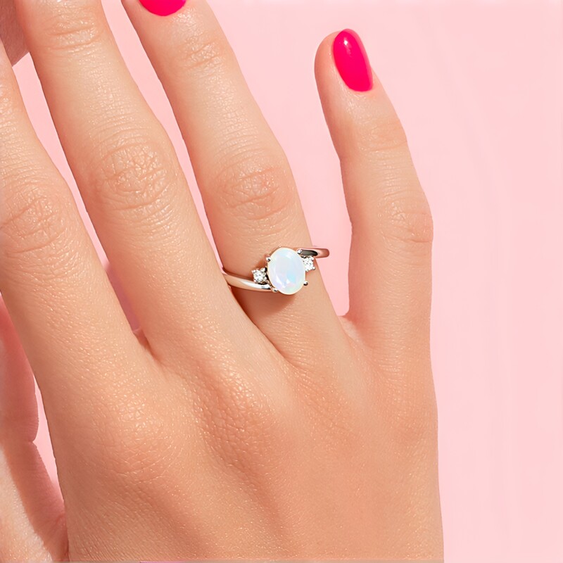 Zilveren ring met een Welo-opaal