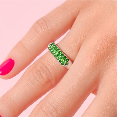 Anillo en plata con Diópsido de Rusia