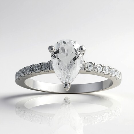 Anello in argento con Topazio Bianco